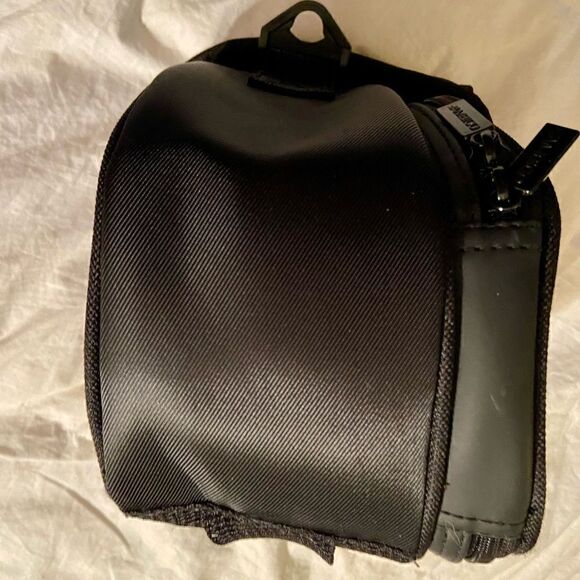 Ambico Camera Bag Model P-2505 Used as Prop on TV - Picture 9 of 14